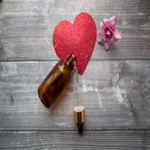 اسانس با رایحه دوست داشتنی 1 یک کیلویی LOVELY پیرامید تجارت ارومیه