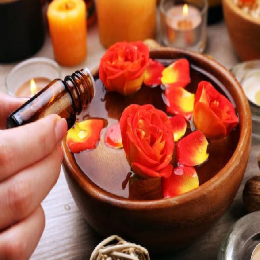 اسانس با رایحه گلی عالی طلسم عشق LOVE SPELL شرکت پیرامید تجارت ارومیه